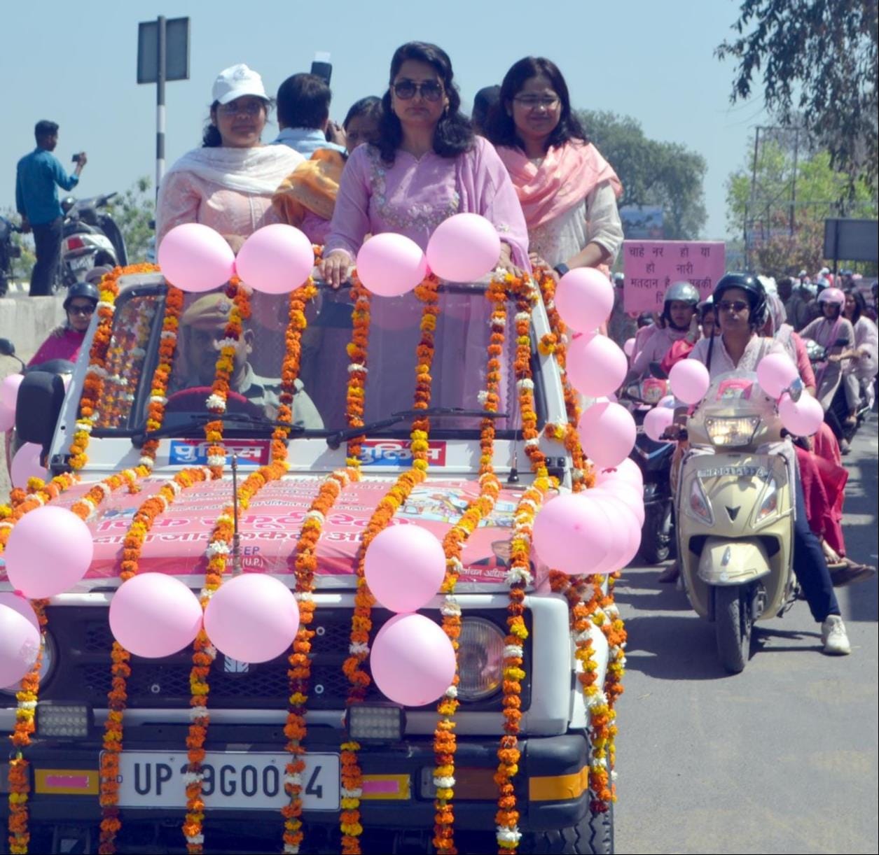 वेस्ट यूपी पेज के लिये शामली कलेक्ट्रेट में पिंक जागरूकता रैली में स्लोगन के माध्यम से म वेस्ट यूपी पेज के लिये शामली कलेक्ट्रेट में पिंक जागरूकता रैली में स्लोगन के माध्यम से म