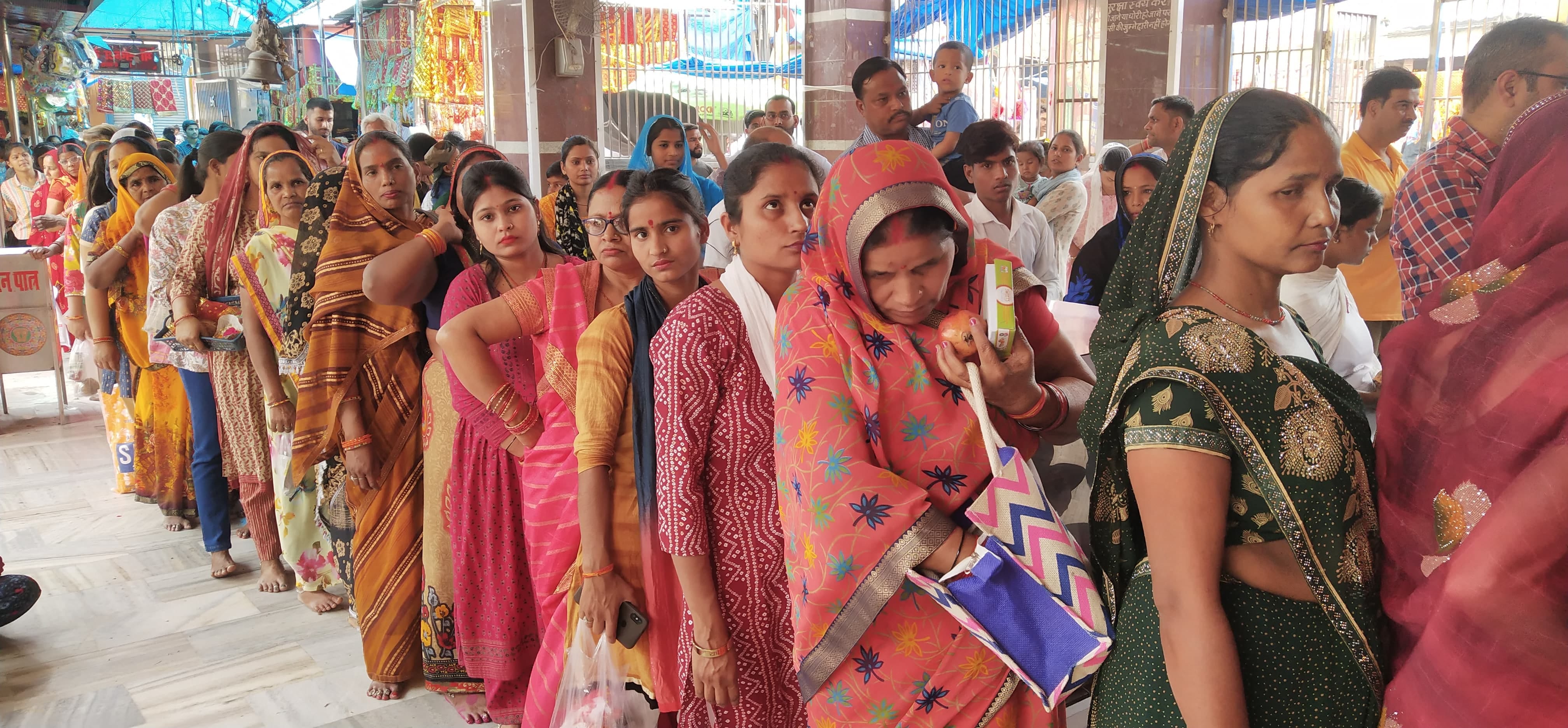 नवरात्र पर संकटा देवी मंदिर में स्थापित की गई माता रानी की भव्य मूर्तिं- आयोजक नवरात्र पर संकटा देवी मंदिर में स्थापित की गई माता रानी की भव्य मूर्तिं- आयोजक