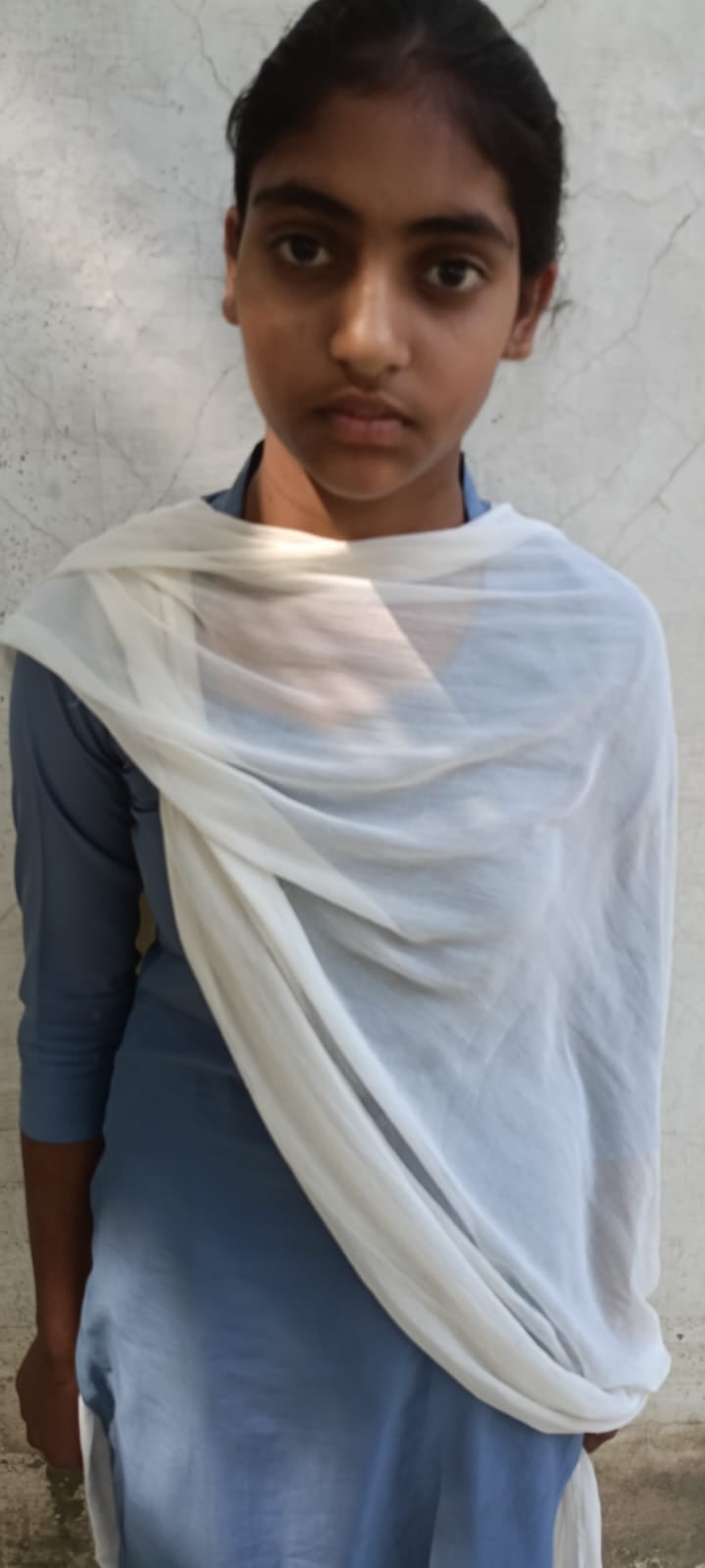 बीसलपुर के गांव बरसिया के इंटर कॉलेज में शपथ लेते विद्यार्थी । संवाद बीसलपुर के गांव बरसिया के इंटर कॉलेज में शपथ लेते विद्यार्थी । संवाद
