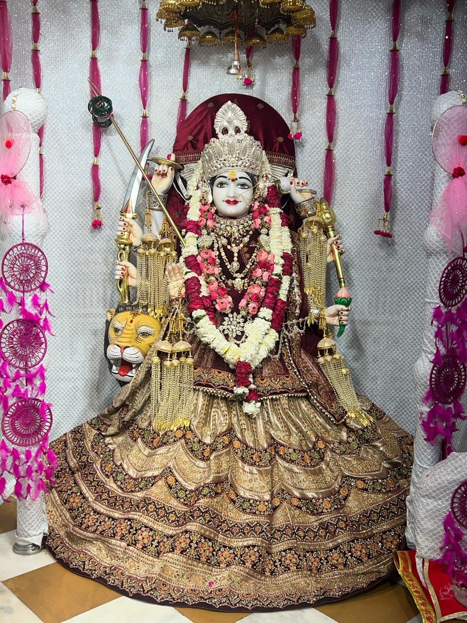 रेवाड़ी। दुर्गा माता मंदिर में भजन कीर्तन करती महिलाएं। संवाद रेवाड़ी। दुर्गा माता मंदिर में भजन कीर्तन करती महिलाएं। संवाद