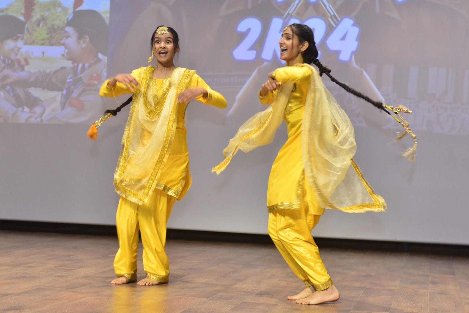  सोनीपत के जीवीएम कन्या महाविद्यालय में आयोजित एनसीसी फेस्ट की समूह नृत्य स्पर्धा में नृत्य की 