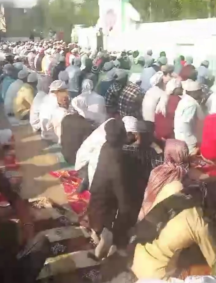 फोटो संख्या:62- महेंद्रगढ़ के ईदगाह में गले मिलते मुस्लिम समुदाय के बच्चें--स्रोत--स्वयं फोटो संख्या:62- महेंद्रगढ़ के ईदगाह में गले मिलते मुस्लिम समुदाय के बच्चें--स्रोत--स्वयं