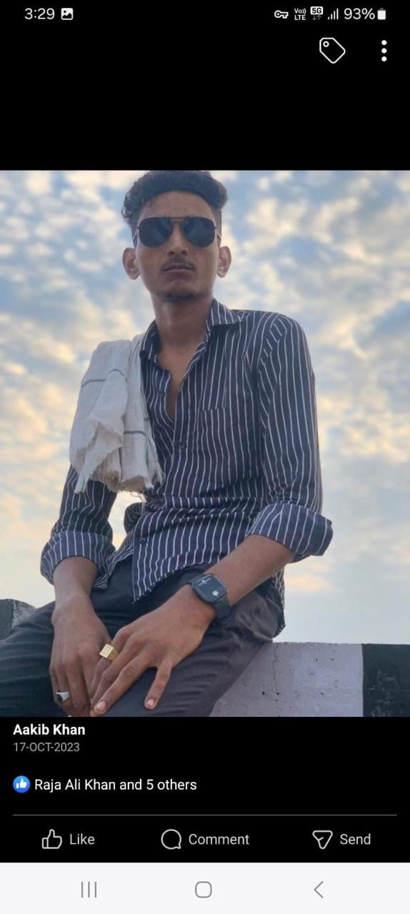 जहानाबाद के निसरा बरातबोझ के समीप दुर्धटना के बाद घटना स्थल जानकारी करते डीएम व एसपी । संवाद