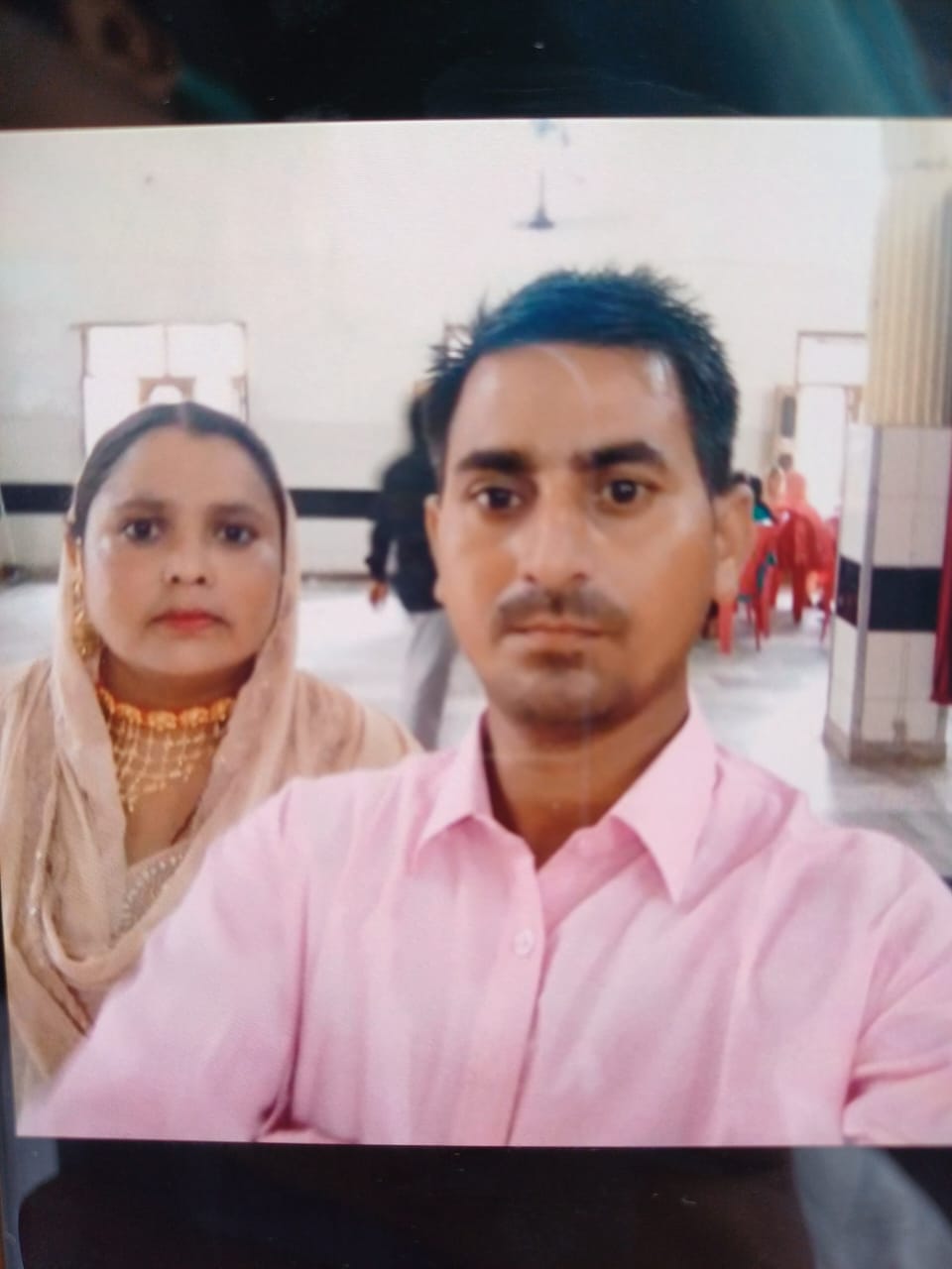 जहानाबाद के निसरा बरातबोझ के समीप दुर्धटना के बाद घटना स्थल जानकारी करते डीएम व एसपी । संवाद