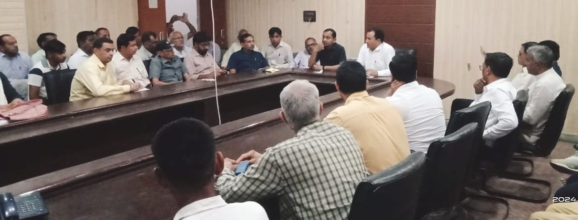 12जेएनडी19: निजी स्कूलों की बैठक लेते हुए खंड शिक्षा अधिकारी सुरेश नैन। संवाद 12जेएनडी19: निजी स्कूलों की बैठक लेते हुए खंड शिक्षा अधिकारी सुरेश नैन। संवाद