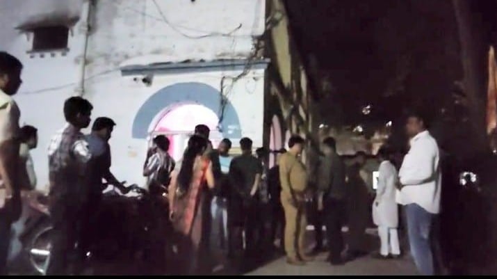 -मारपीट के वायरल वीडियो का फुटेज। -मारपीट के वायरल वीडियो का फुटेज।