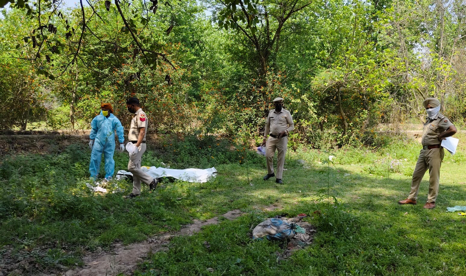 दुधला मंडी के पास खेतों के भीतर सुखे नाले में मिला पुरुष का क्षत-विक्षत शव: संवाद दुधला मंडी के पास खेतों के भीतर सुखे नाले में मिला पुरुष का क्षत-विक्षत शव: संवाद
