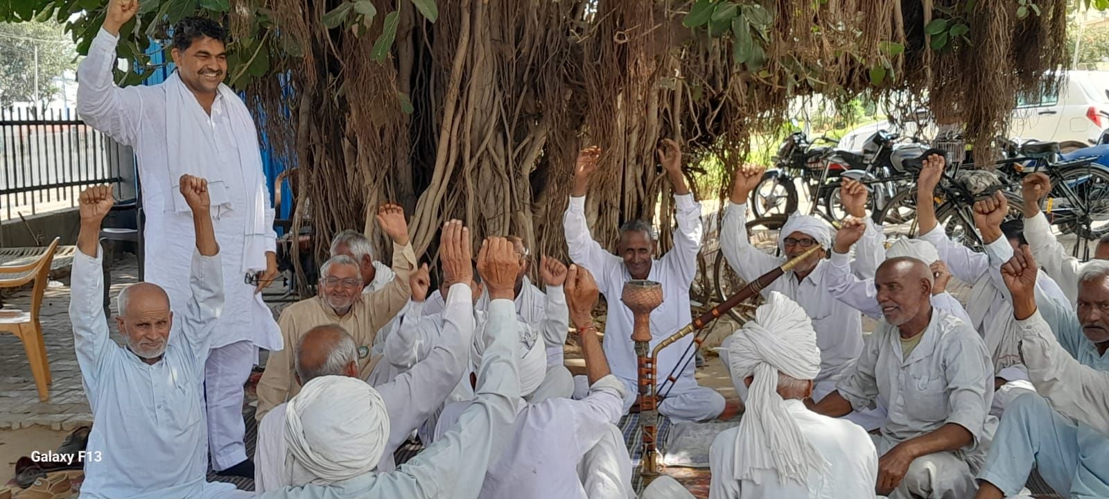 13जेएनडी12 : उचाना में धरने को संबोधित करते किसान नेता आजाद पालवां। संवाद 13जेएनडी12 : उचाना में धरने को संबोधित करते किसान नेता आजाद पालवां। संवाद