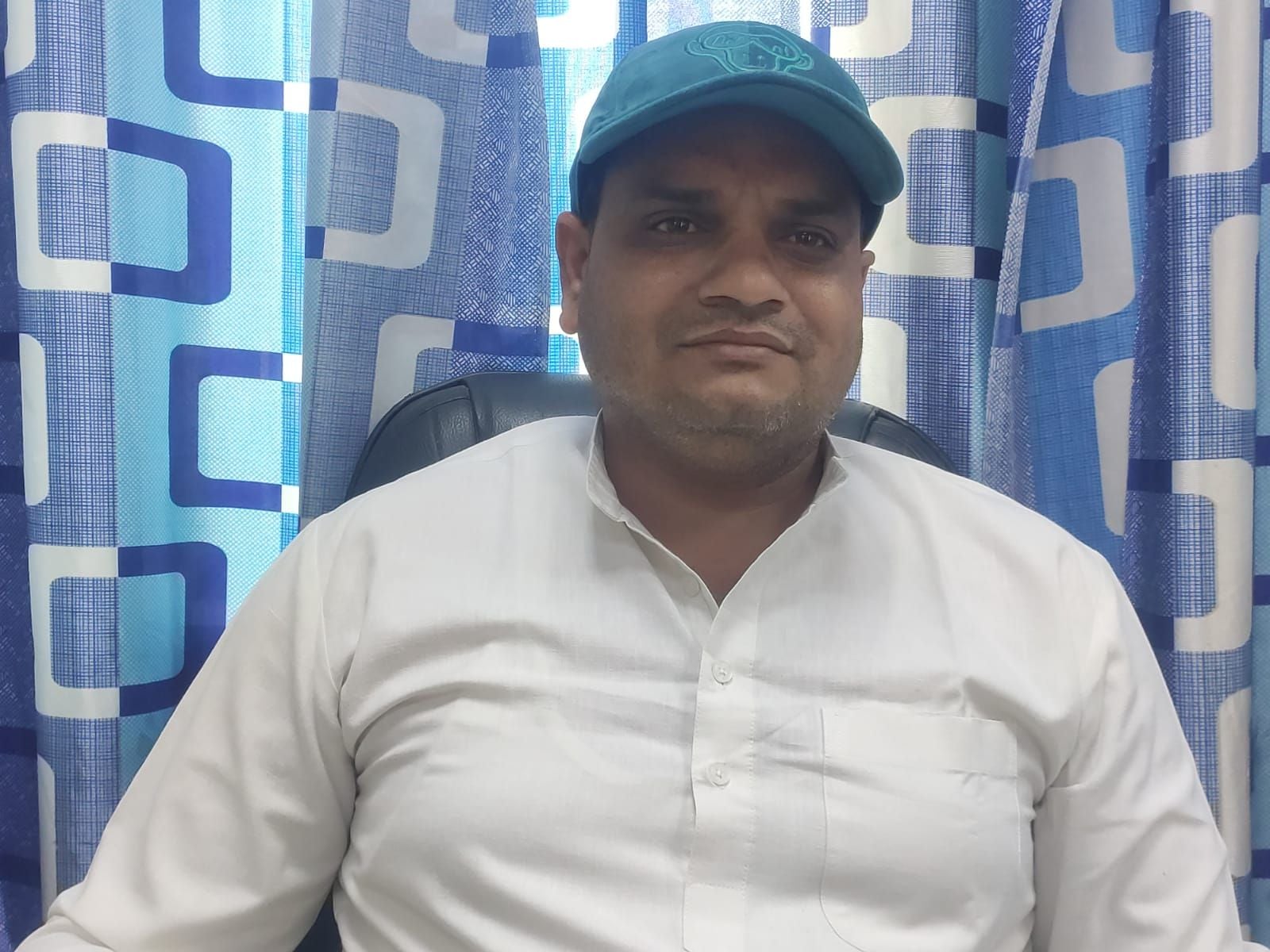 13जेएनडी18 : देव हिंदू मंच के राष्ट्रीय अध्यक्ष दलजीत मलिक पत्रकारों से बातचीत करते हुए। संवाद