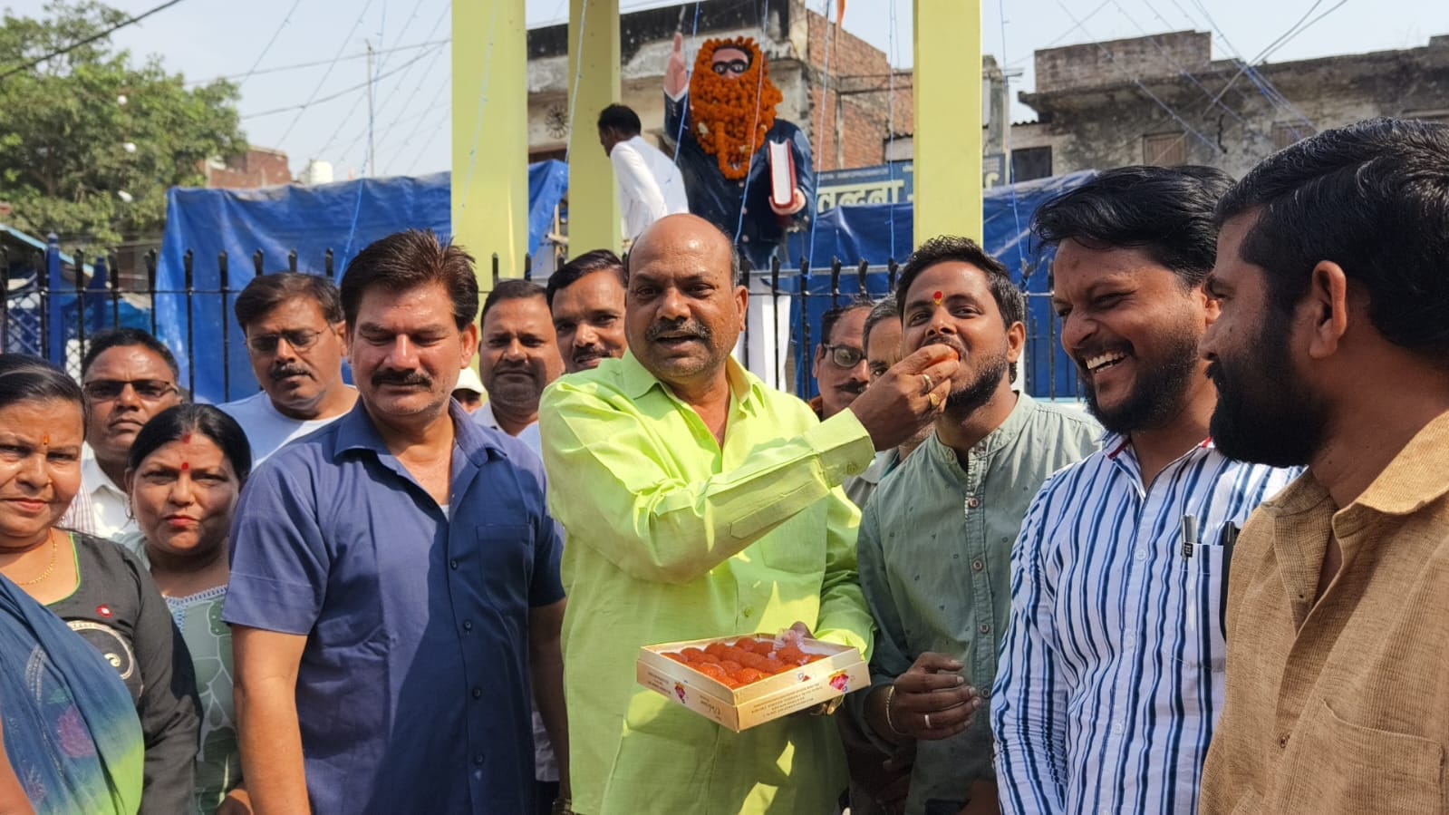पलिया नगर पालिका में अंबेडकर जयंती के दौरान मौजूद पालिकाध्यक्ष व स्टाफ। संवाद पलिया नगर पालिका में अंबेडकर जयंती के दौरान मौजूद पालिकाध्यक्ष व स्टाफ। संवाद