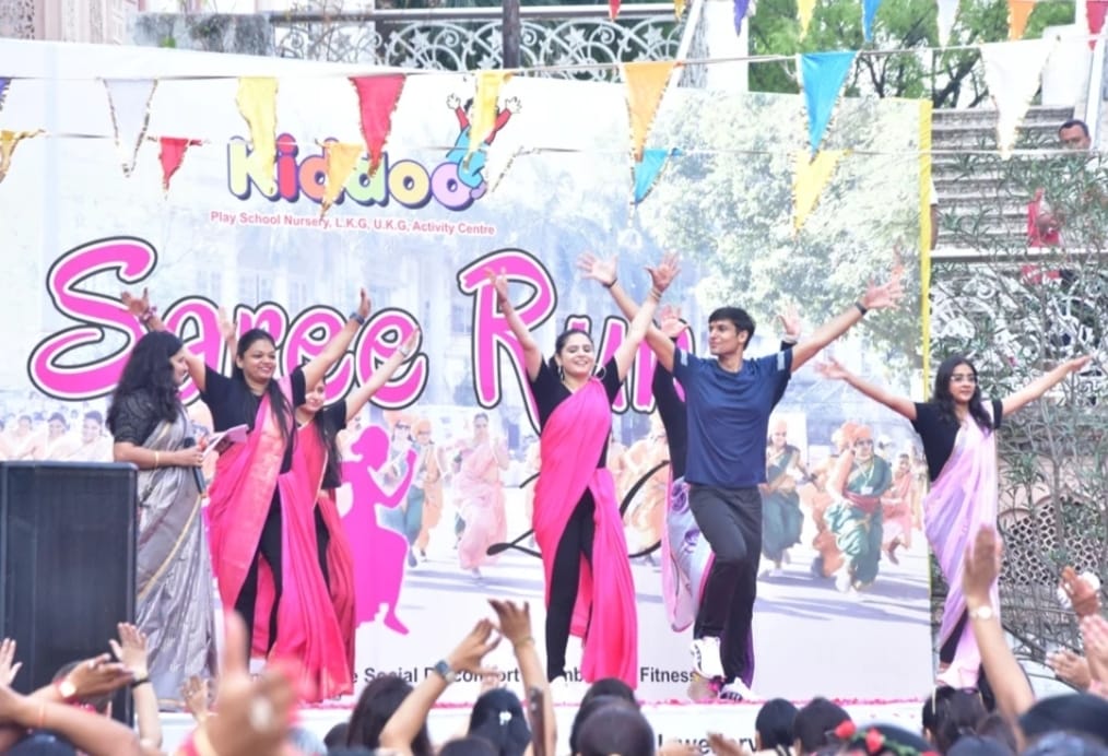 साड़ी रन प्रतियोगिता के फोटो साड़ी रन प्रतियोगिता के फोटो