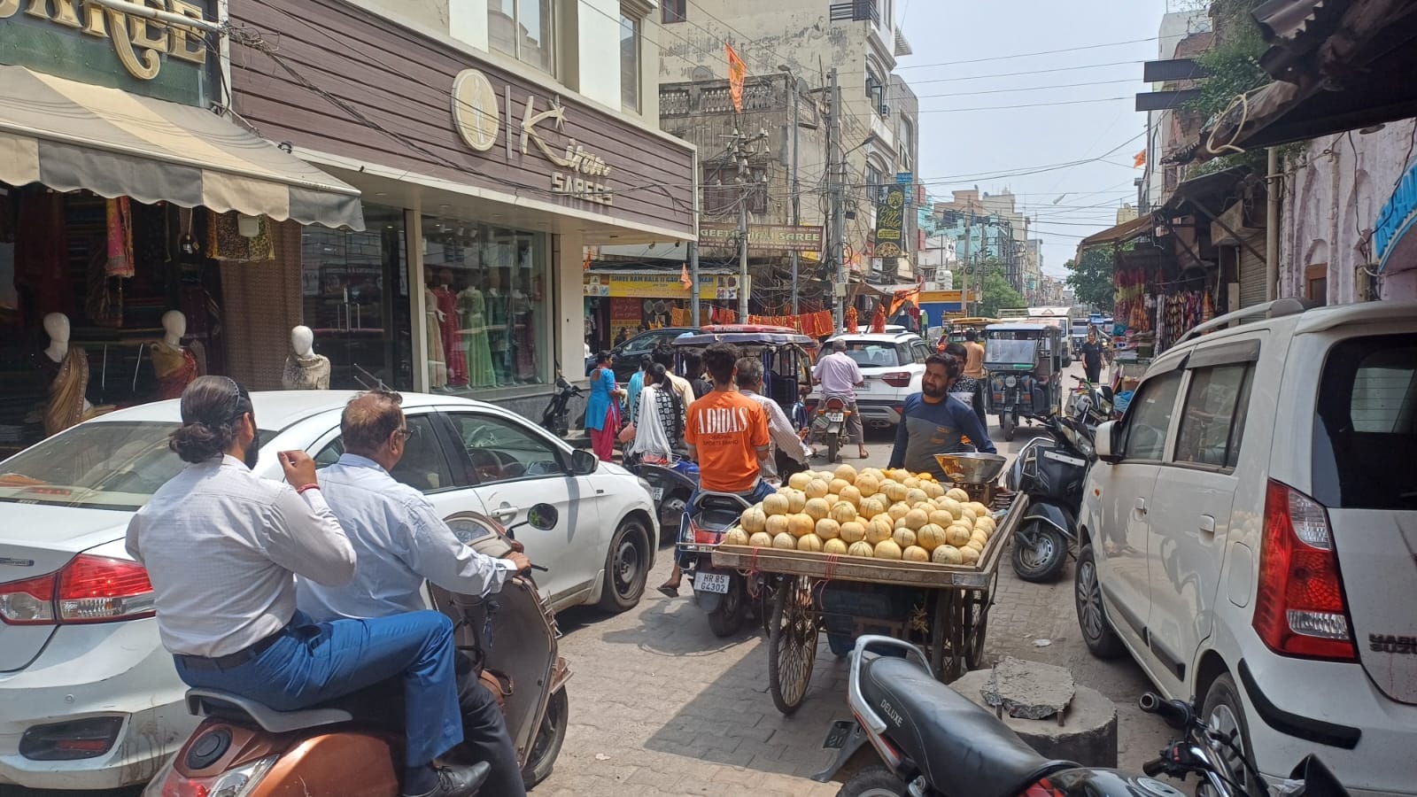 विक्की, दुकानदार