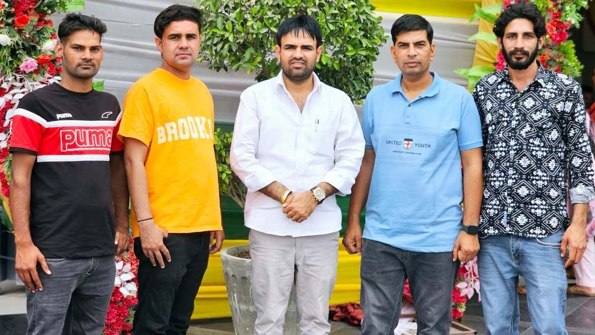 15जेएनडी27: पत्रकारों से बातचीत करते हुए जेजेपी युवा नेता अनुराग खटकड़। संवाद 15जेएनडी27: पत्रकारों से बातचीत करते हुए जेजेपी युवा नेता अनुराग खटकड़। संवाद