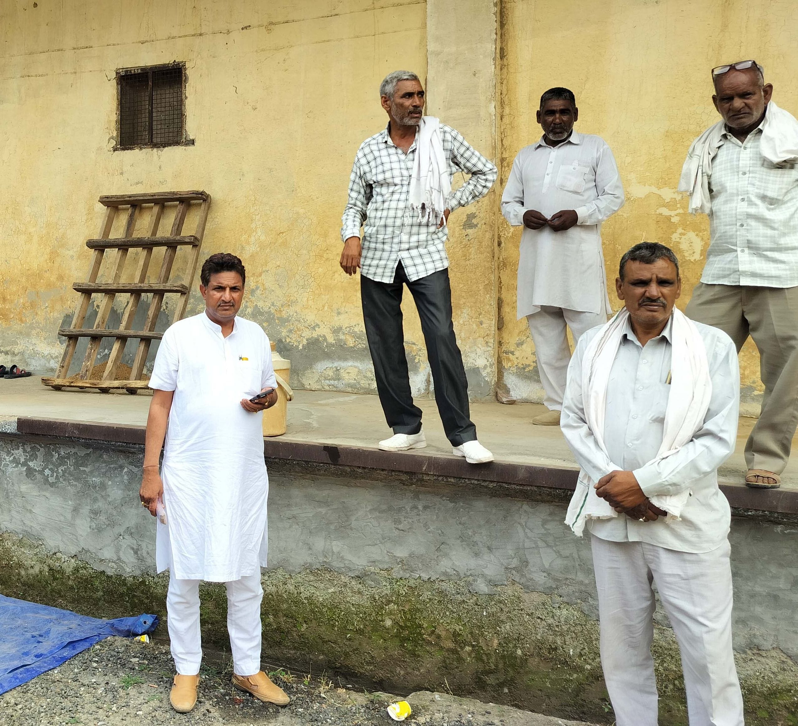 15जेएनडी32: एफसीआई के पीजी पहुंचे आम आदमी व्यापार प्रकोष्ठ प्रदेश उपाध्यक्ष वीरेंद्र प्रधान। सं 15जेएनडी32: एफसीआई के पीजी पहुंचे आम आदमी व्यापार प्रकोष्ठ प्रदेश उपाध्यक्ष वीरेंद्र प्रधान। सं