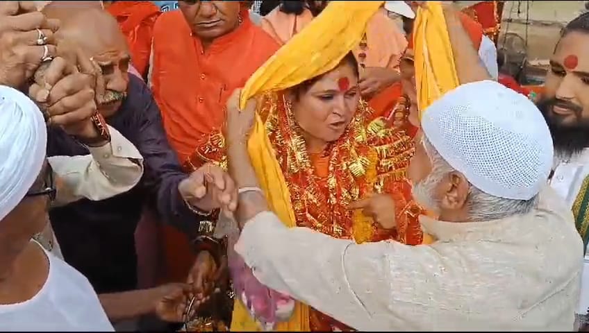माता का पूजन कर लगाया गया मदिरा को भोग....