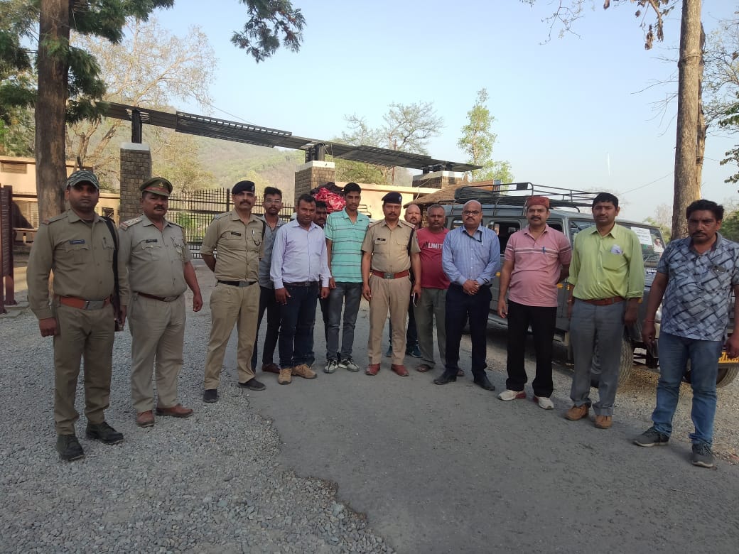 बिजनौर कलक्ट्रेट सभागार में चुनाव के संबंध में बैठक लेते प्रेक्षक। स्रोत सूचना विभाग बिजनौर कलक्ट्रेट सभागार में चुनाव के संबंध में बैठक लेते प्रेक्षक। स्रोत सूचना विभाग