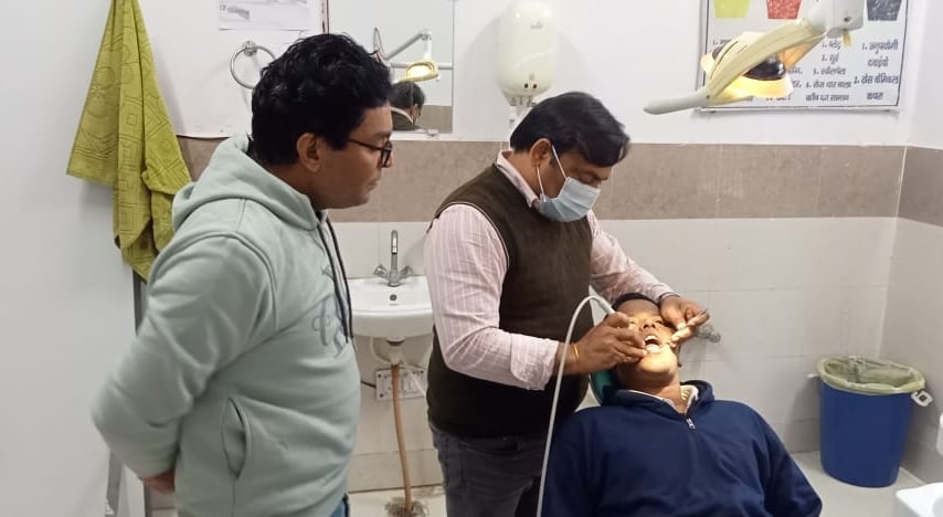 फोटो संख्या:61- उप नागरिक अस्पताल कनीना में मरीजों की जांच करते चिकित्सक--स्रोत--संवाद फोटो संख्या:61- उप नागरिक अस्पताल कनीना में मरीजों की जांच करते चिकित्सक--स्रोत--संवाद