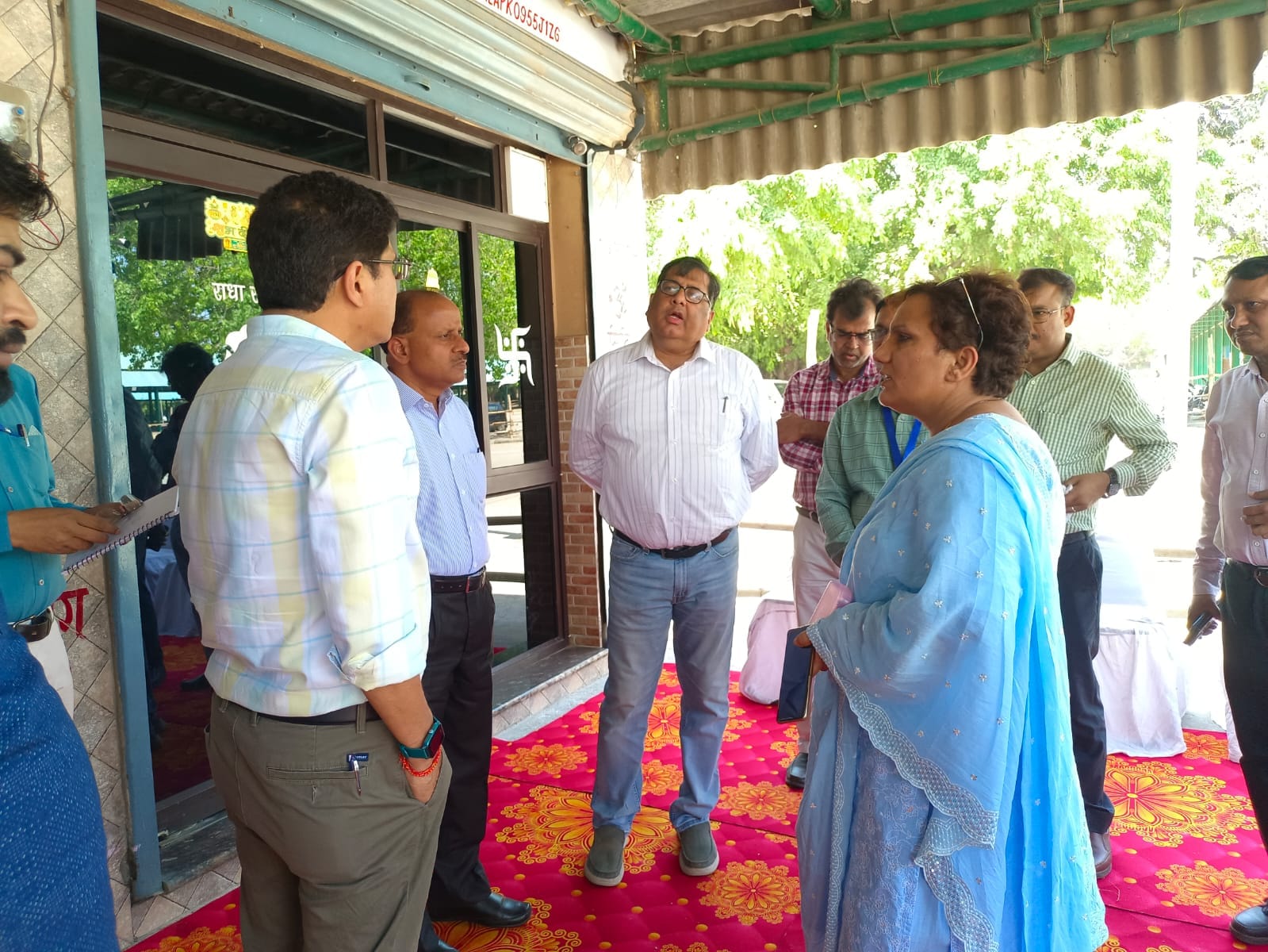 गांधी सभागार में प्रेंस कांफ्रेस करते जिला निर्वाचन अधिकारी संजय कुमार सिंह । स्रोत - सूचना वि गांधी सभागार में प्रेंस कांफ्रेस करते जिला निर्वाचन अधिकारी संजय कुमार सिंह । स्रोत - सूचना वि