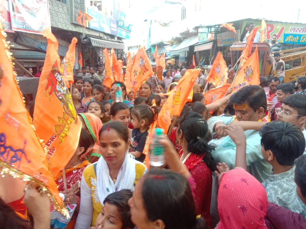पूरनपुर में रामनवमी पर निकाली गई शोभायात्रा । संवाद पूरनपुर में रामनवमी पर निकाली गई शोभायात्रा । संवाद