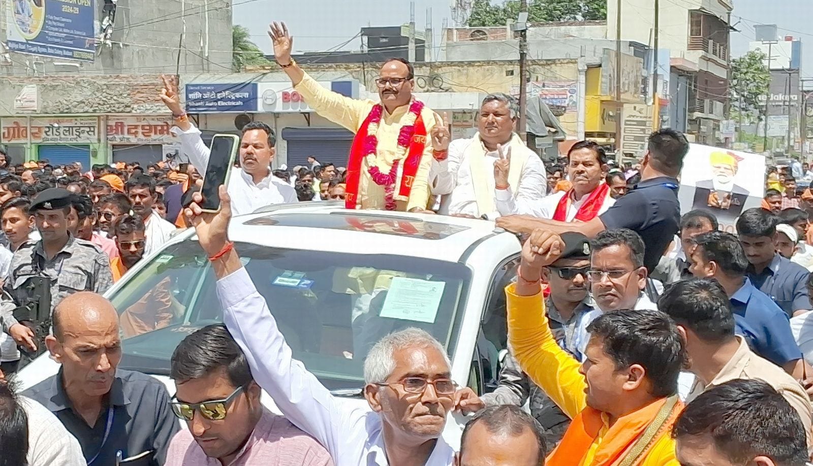 बदायूं क्लब में नामांकन सभा में डिप्टी सीएम ब्रजेश पाठक का स्वागत केंद्रीए मंत्री ,विधायक व पदा बदायूं क्लब में नामांकन सभा में डिप्टी सीएम ब्रजेश पाठक का स्वागत केंद्रीए मंत्री ,विधायक व पदा
