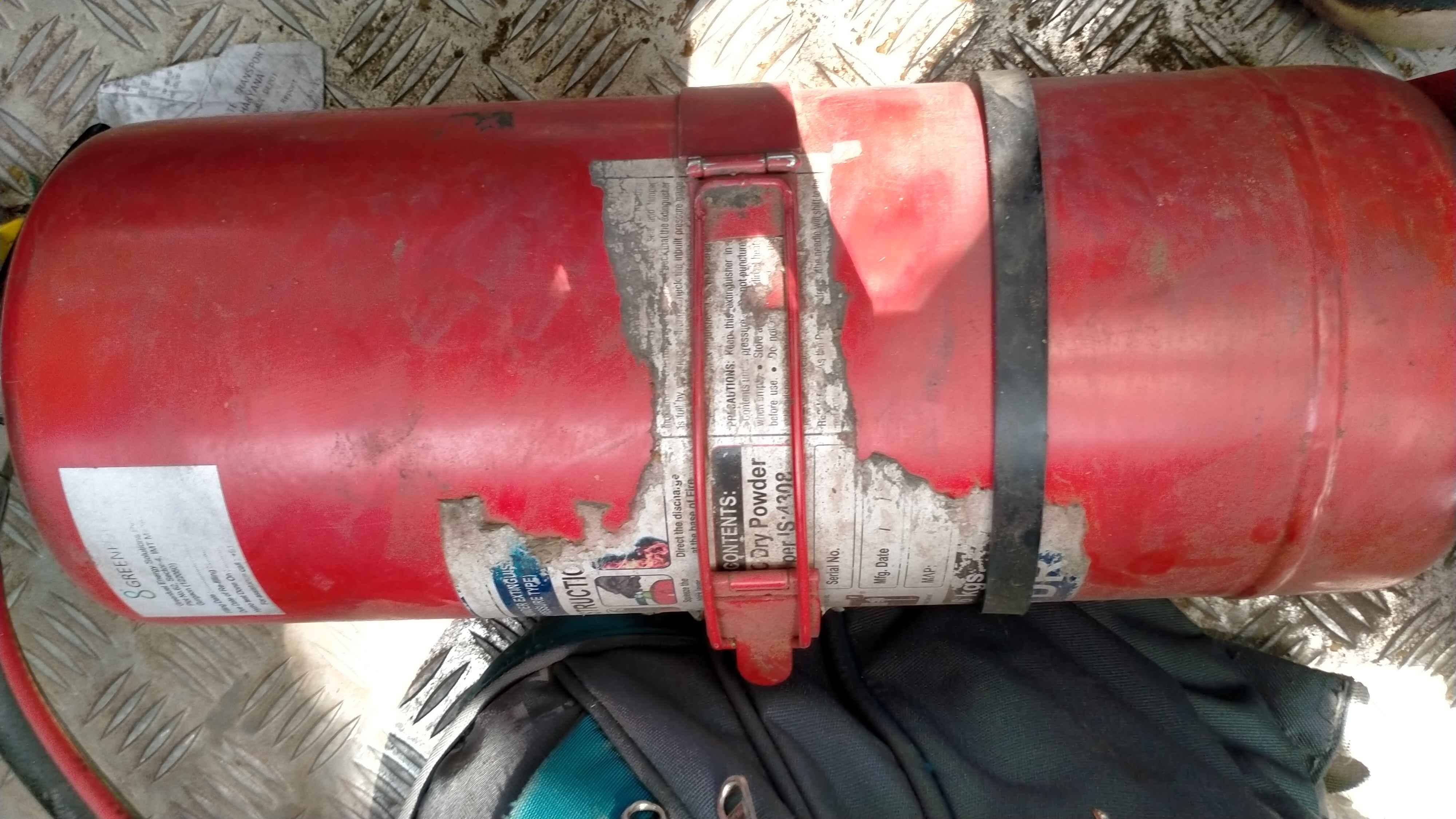 फोटो संख्या:69- हरियाणा रोडवेज बस में मोबाइल फोन पर बात करते हए बस चलाता चालक --स्रोत--संवाद फोटो संख्या:69- हरियाणा रोडवेज बस में मोबाइल फोन पर बात करते हए बस चलाता चालक --स्रोत--संवाद