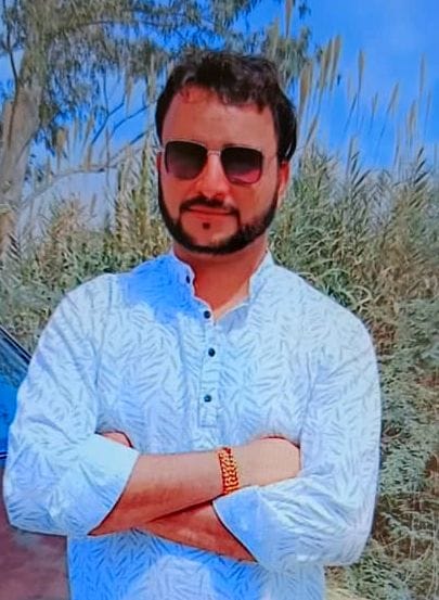 सोनीपत के गांव मोहाना में युवक की हत्या के बाद मौके पर जांच करती मोहाना थाना पुलिस टीम। संवाद सोनीपत के गांव मोहाना में युवक की हत्या के बाद मौके पर जांच करती मोहाना थाना पुलिस टीम। संवाद