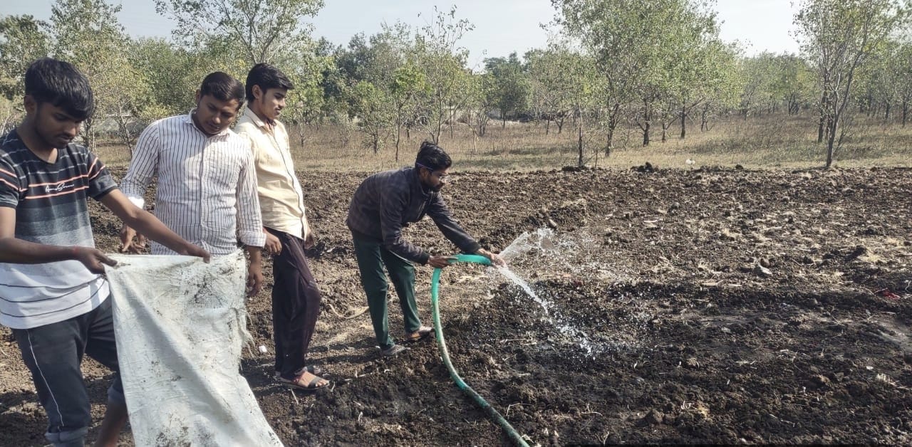 विक्रम विश्वविद्यालय के विद्यार्थी सीख रहे खेती करना