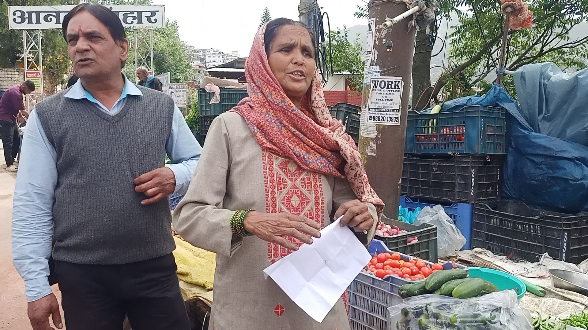 सपरून में हाईकोर्ट के आदेशों के बाद कार्रवाई करती हुई टीम। संवाद सपरून में हाईकोर्ट के आदेशों के बाद कार्रवाई करती हुई टीम। संवाद