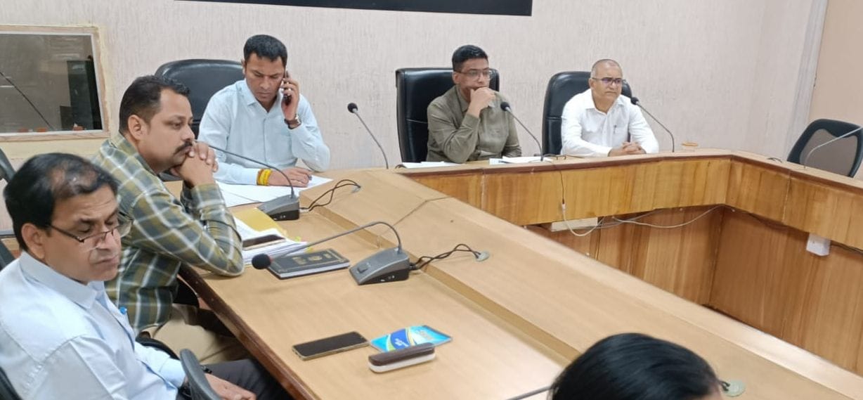 20जेएनडी03: मुख्य सचिव टीवीएसएन प्रसाद की वीसी में भाग लेते हुए अधिकारी। स्रोत प्रशासन 20जेएनडी03: मुख्य सचिव टीवीएसएन प्रसाद की वीसी में भाग लेते हुए अधिकारी। स्रोत प्रशासन