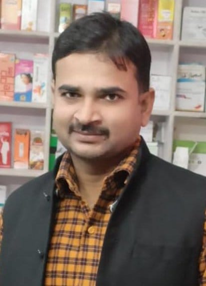 मानधाता के तरौल में नहीं लगे बिजली के पोल।