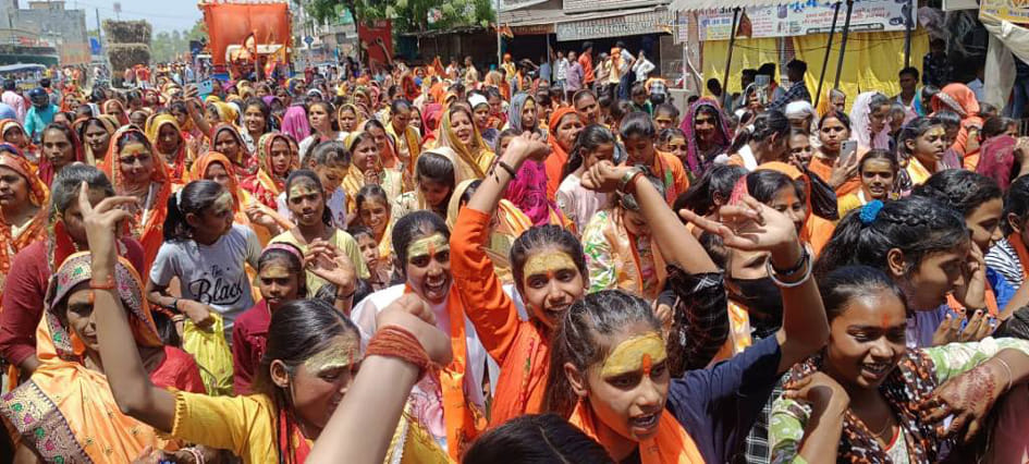 संपूर्णानगर में निकली शोभायात्रा में शामिल झांकी। संवाद