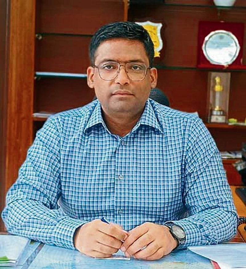 22जेएनडी05: जिला निर्वाचन अधिकारी मोहम्मद इमरान रजा। स्रोत प्रशासन 22जेएनडी05: जिला निर्वाचन अधिकारी मोहम्मद इमरान रजा। स्रोत प्रशासन