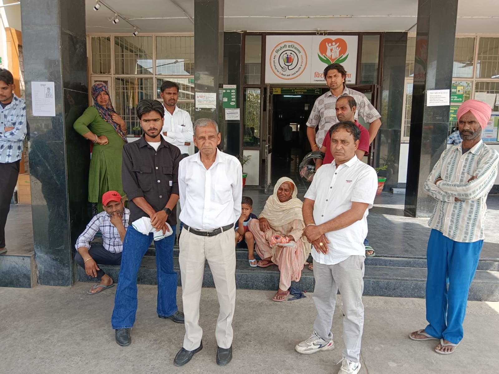 शहर नागरिक अस्पताल में उपचाराधीन जतिन की मां रीना। संवाद शहर नागरिक अस्पताल में उपचाराधीन जतिन की मां रीना। संवाद