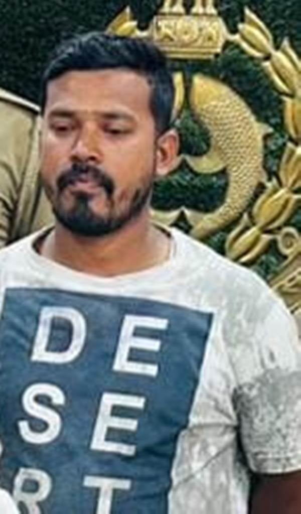 पलिया में पकड़ा गया ड्रग्स तस्कर अंकित। पलिया में पकड़ा गया ड्रग्स तस्कर अंकित।