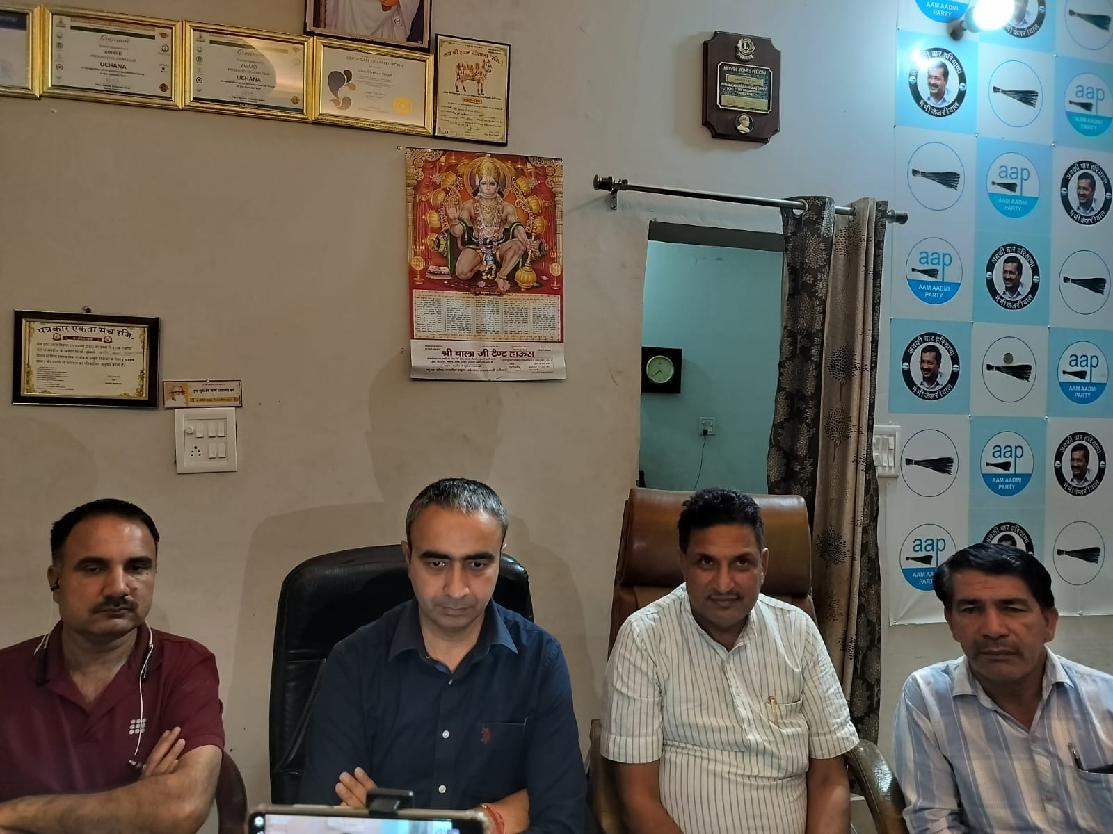25जेएनडी35: पत्रकारों से बातचीत करते हुए अनुराग ढांडा। संवाद 25जेएनडी35: पत्रकारों से बातचीत करते हुए अनुराग ढांडा। संवाद