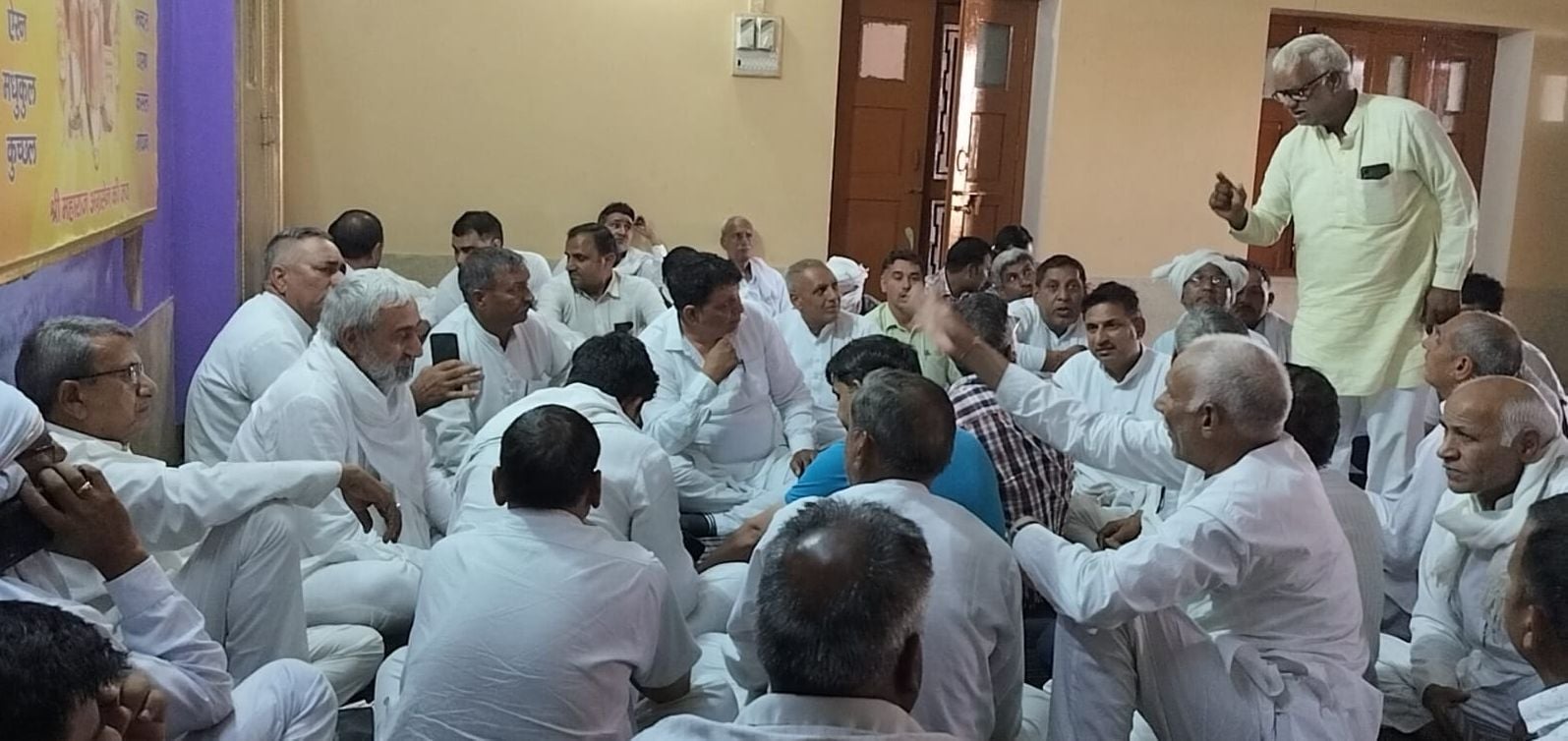 26जेएनडी10: महाराजा अग्रसेन मंदिर में आयोजित मीटिंग में पहुंचे आढ़ती। संवाद