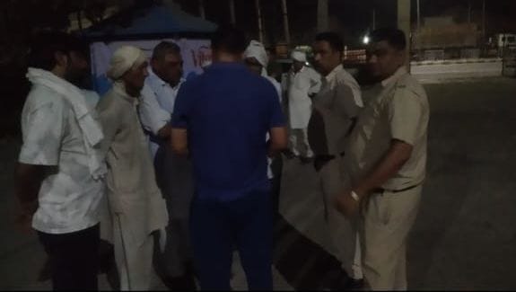 26जेएनडी29 : नागरिक अस्पताल में पोस्टमार्टम करवाने पहुंचे परिजन। संवाद