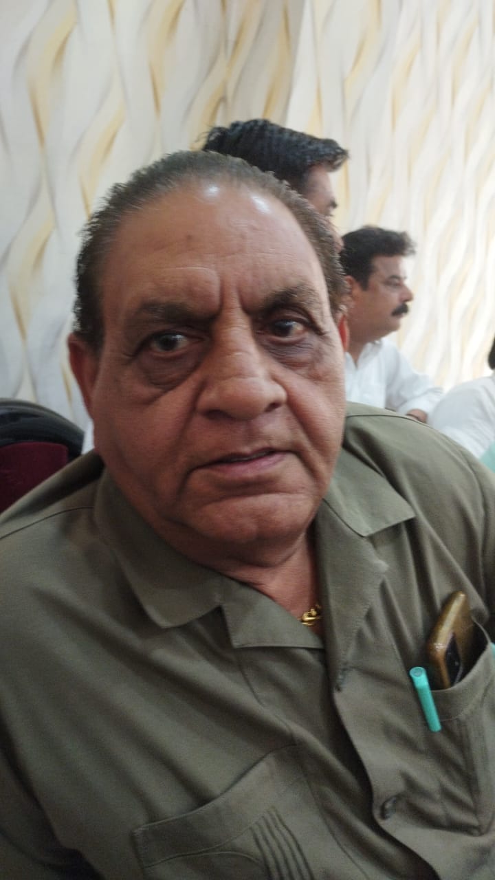 शहर के अंबाला क्लब में पत्रकार वार्ता करते हुए व्यापारी वर्ग। संवाद शहर के अंबाला क्लब में पत्रकार वार्ता करते हुए व्यापारी वर्ग। संवाद