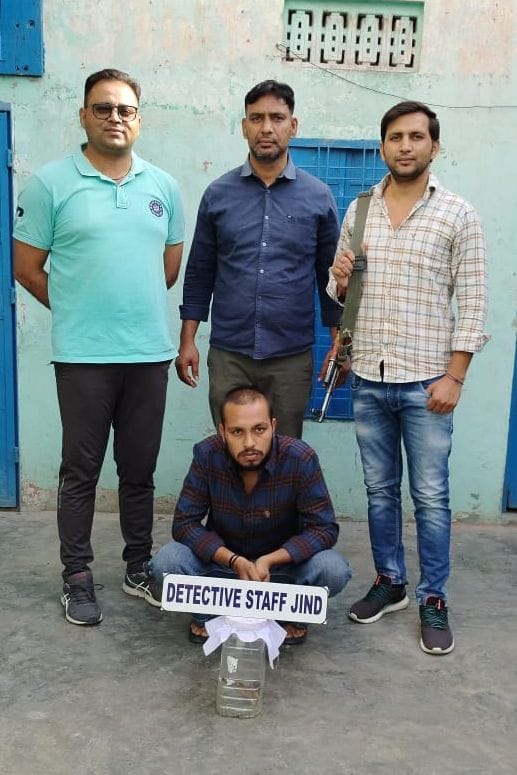 27जेएनडी25: अवैध पिस्तोल के साथ पकड़ा गया आरोपी तुषार। स्रोत पुलिस प्रशासन 27जेएनडी25: अवैध पिस्तोल के साथ पकड़ा गया आरोपी तुषार। स्रोत पुलिस प्रशासन