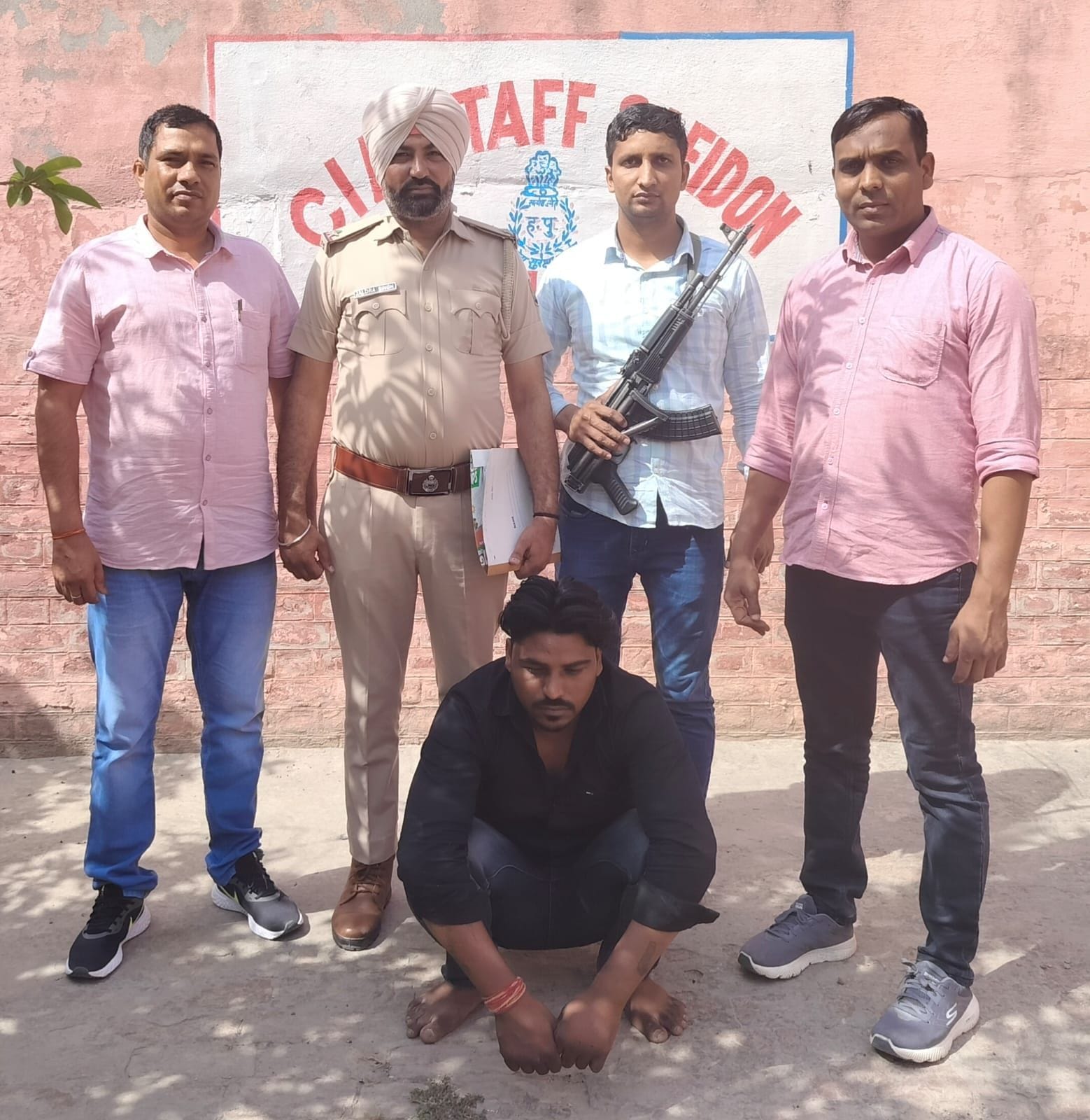 27जेएनडी25: अवैध पिस्तोल के साथ पकड़ा गया आरोपी तुषार। स्रोत पुलिस प्रशासन 27जेएनडी25: अवैध पिस्तोल के साथ पकड़ा गया आरोपी तुषार। स्रोत पुलिस प्रशासन