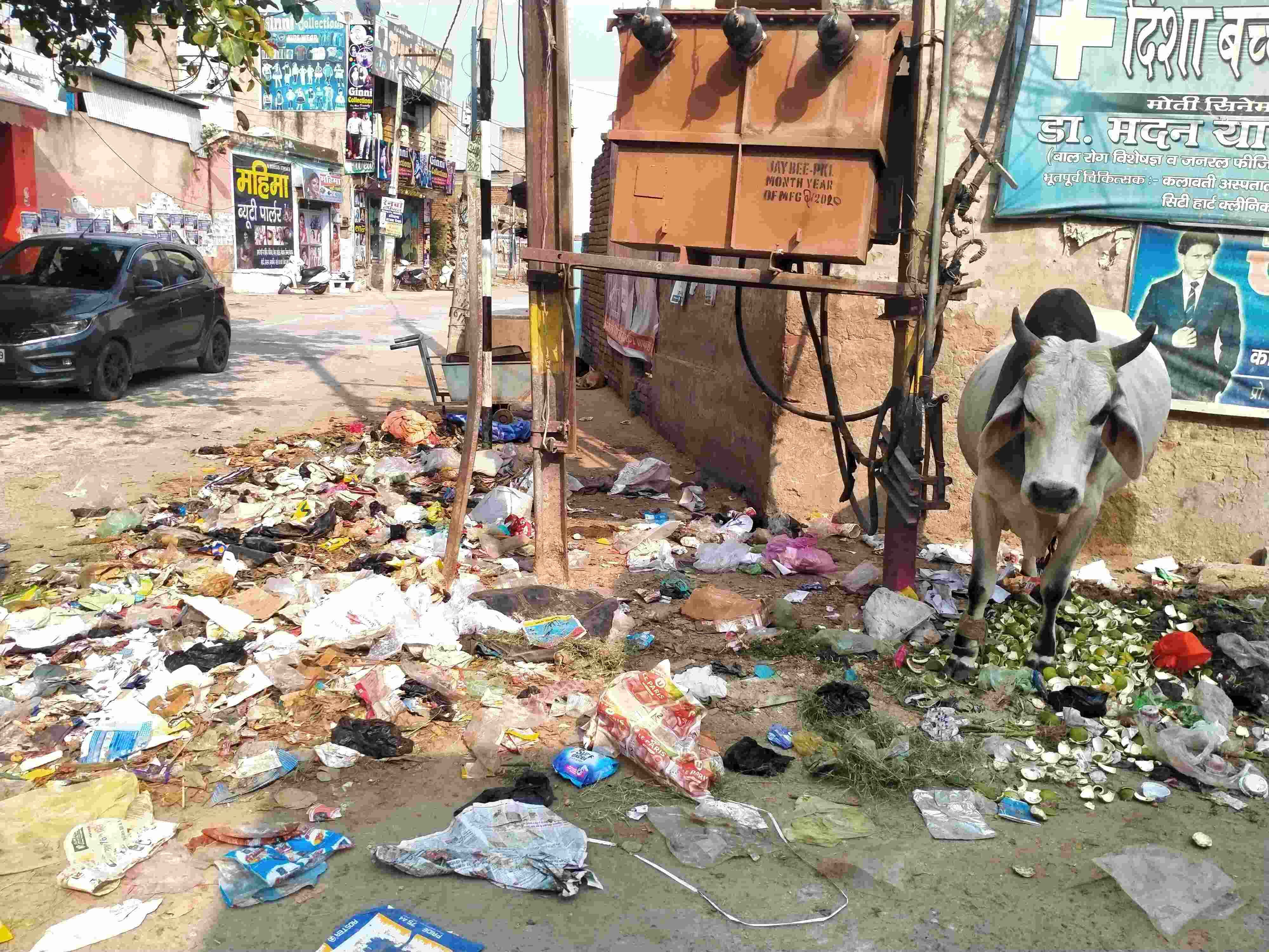 फोटो संख्या:51- डंपिंग यार्ड में लगा गंदगी का ढ़ेर--स्रोत--संवाद फोटो संख्या:51- डंपिंग यार्ड में लगा गंदगी का ढ़ेर--स्रोत--संवाद