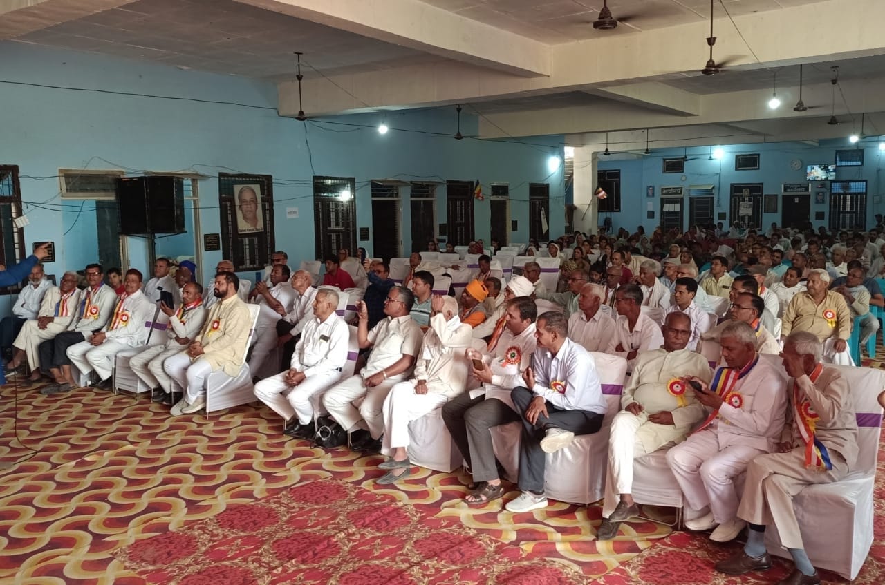 फोटो संख्या:63- डाॅ. भीमराव आंबेडकर भवन में आयोजित जयंती कार्यक्रम में उपस्थित मुख्सतिथि व फोटो संख्या:63- डाॅ. भीमराव आंबेडकर भवन में आयोजित जयंती कार्यक्रम में उपस्थित मुख्सतिथि व