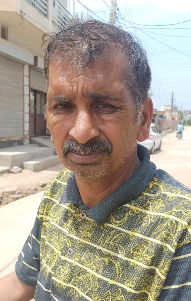 दयालबाग से बब्याल की ओर जाने वाली सड़क की खस्ताहालत दयालबाग से बब्याल की ओर जाने वाली सड़क की खस्ताहालत