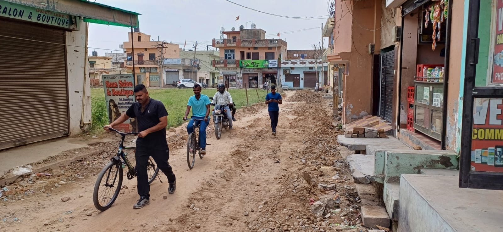 दयालबाग से बब्याल की ओर जाने वाली सड़क की खस्ताहालत दयालबाग से बब्याल की ओर जाने वाली सड़क की खस्ताहालत