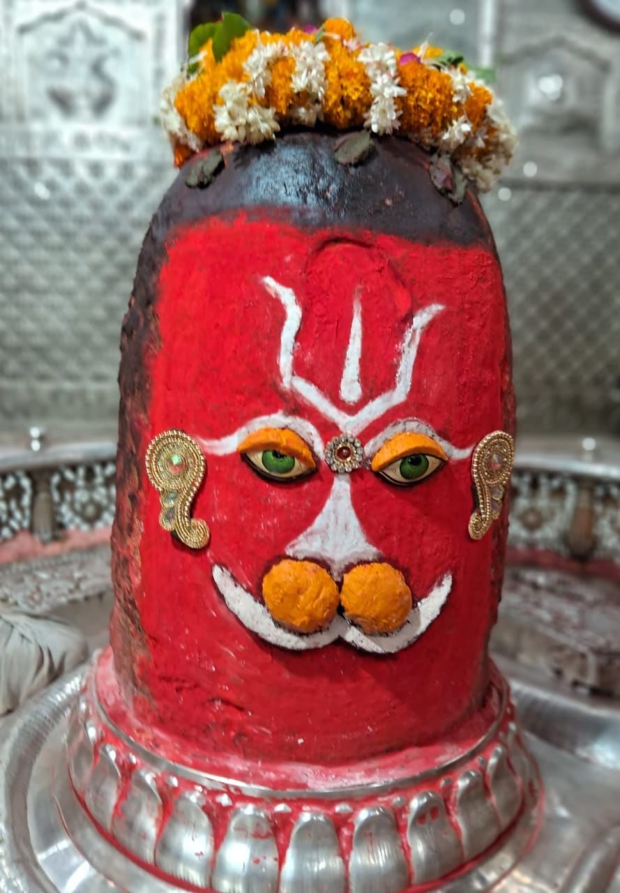 भस्मारती मे हनुमान स्वरूप में सजे बाबा महाकाल