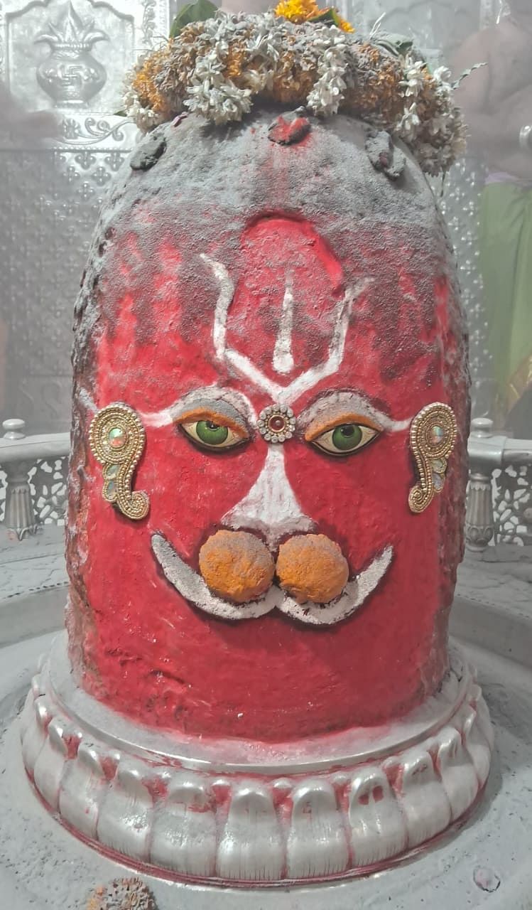 भस्मारती मे हनुमान स्वरूप में सजे बाबा महाकाल