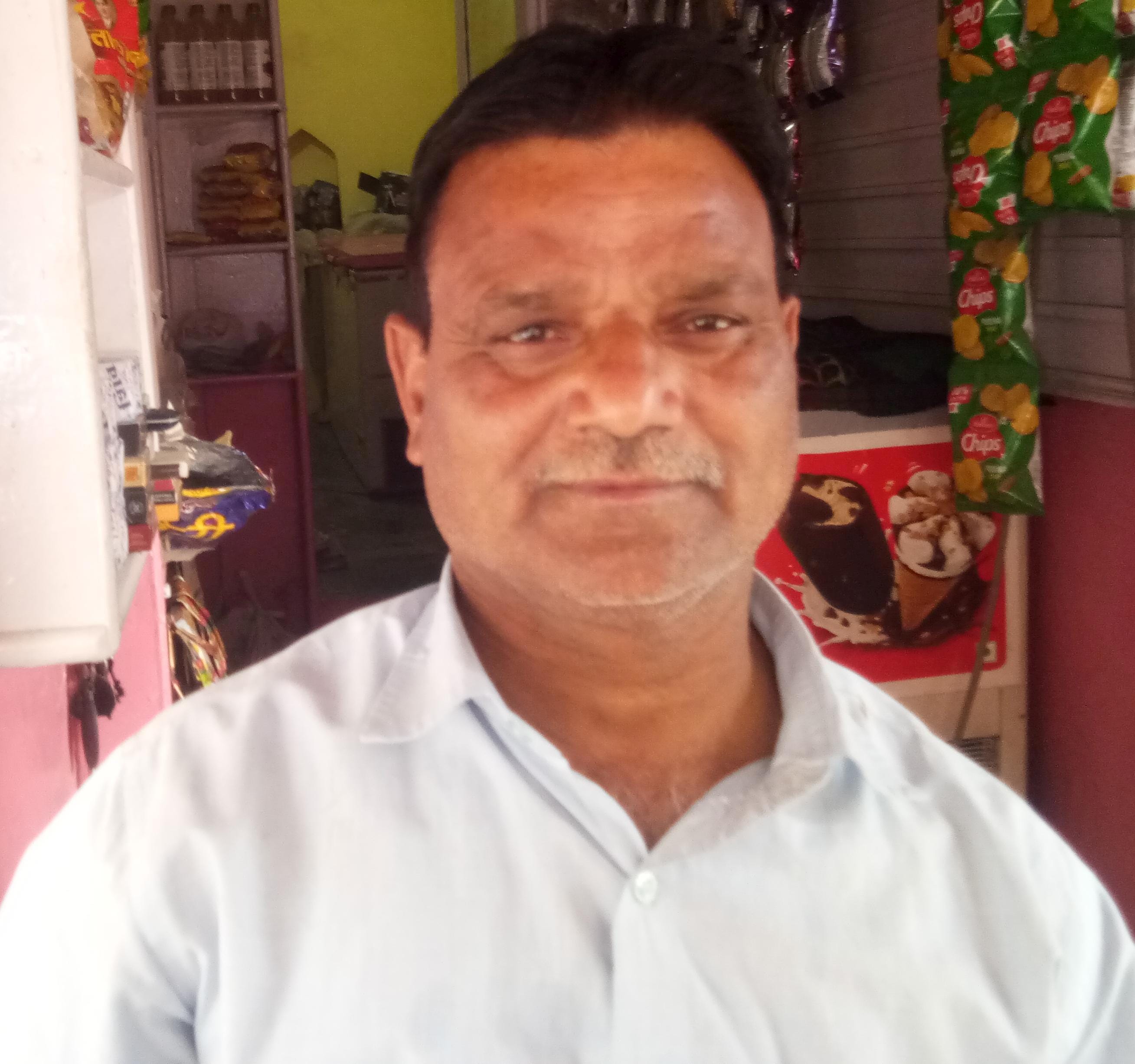 फोटो संख्या:52- मोहल्ला तिवाड़ीयान में लड़ाई करते बेसहारा गोवंश--स्रोत--संवाद