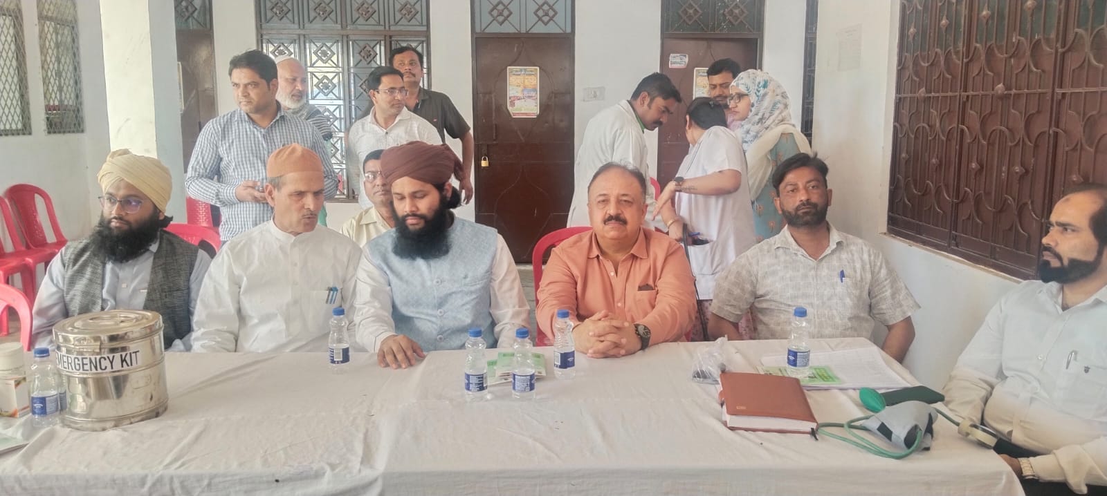 हज यात्रियो के टीकाकरण शिविर में की गई जांच । संवाद