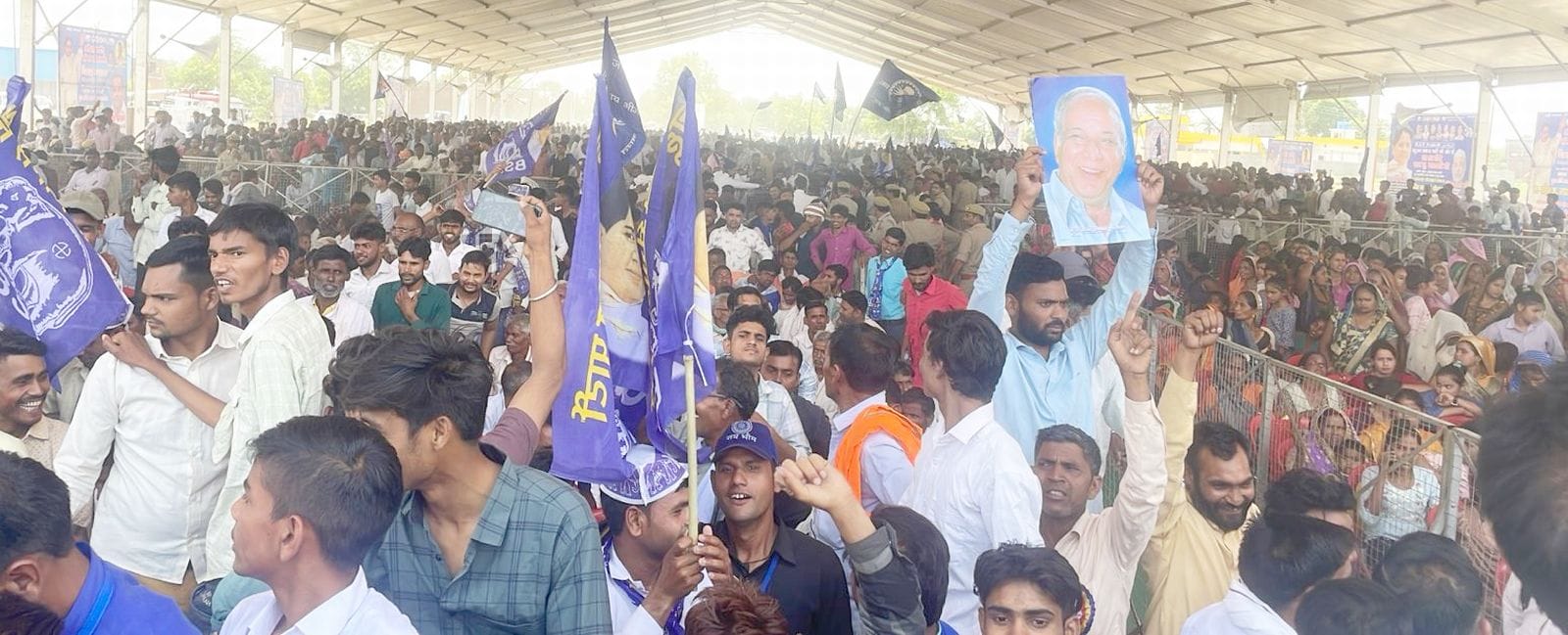 इस्लामनगर सोमवार को पूर्व मुख्यमंत्री मायावती की जनसभा में मौजूद समर्थक। संवाद इस्लामनगर सोमवार को पूर्व मुख्यमंत्री मायावती की जनसभा में मौजूद समर्थक। संवाद