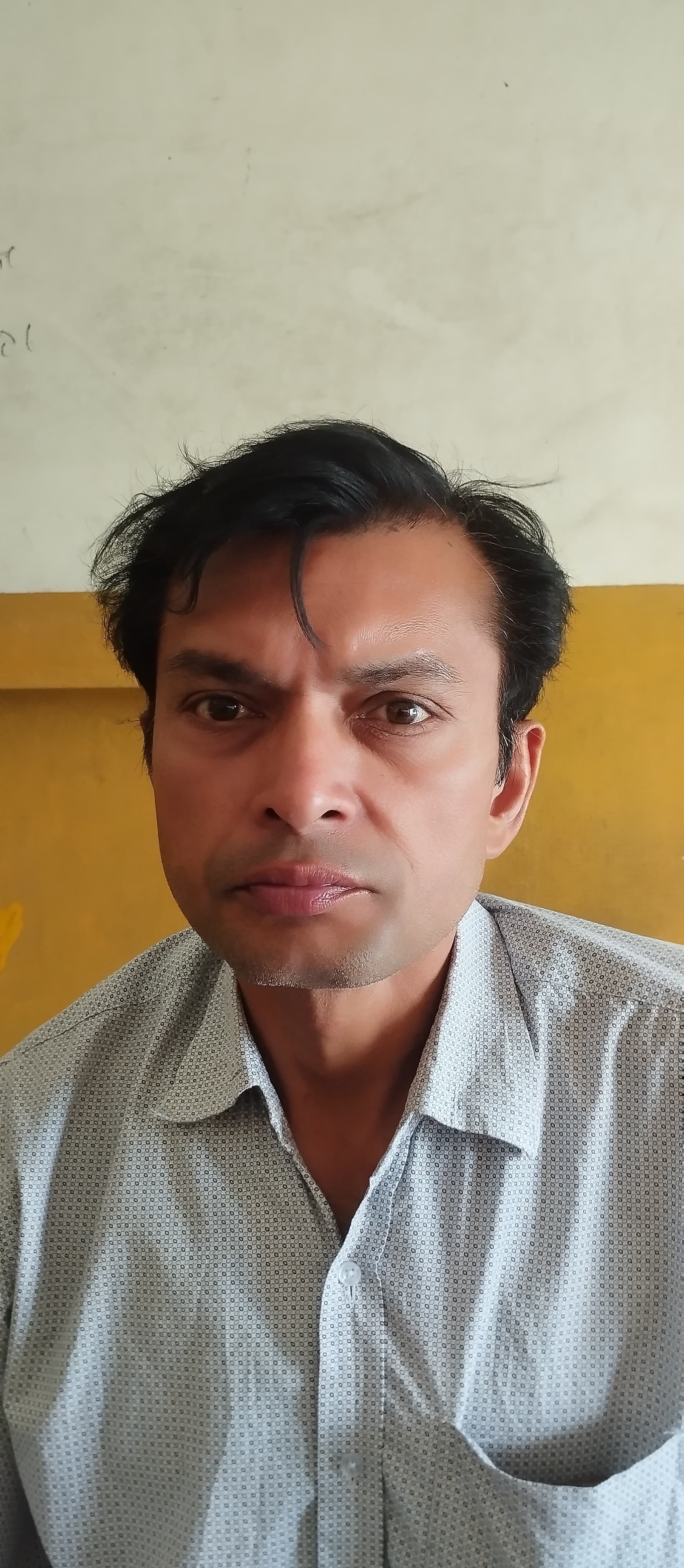 शहर नई अनाज मंडी में ट्रक में गेहूं की बोरियां चढ़ाते हुए श्रमिक। संवाद शहर नई अनाज मंडी में ट्रक में गेहूं की बोरियां चढ़ाते हुए श्रमिक। संवाद